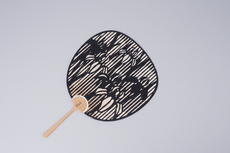 Cutting Art Round Fan | Check & Iris